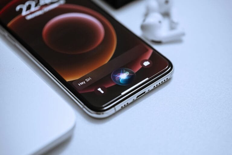 Foldable smartphone technology for iPhone 18 coverage